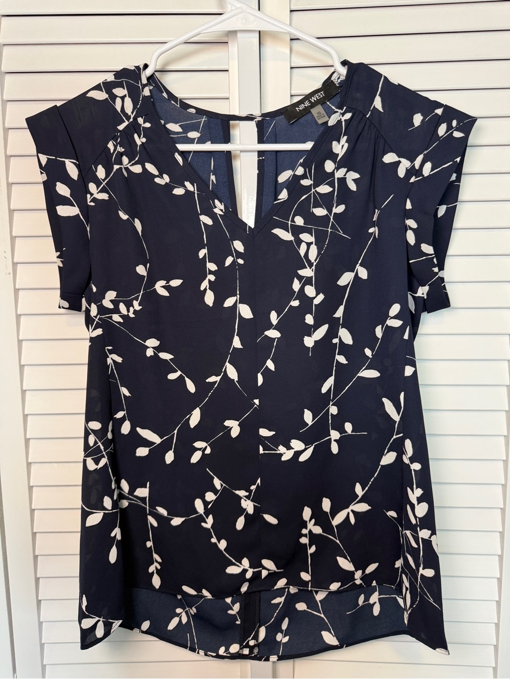 Nine West Navy and White V-Neck Short Sleeve Blouse